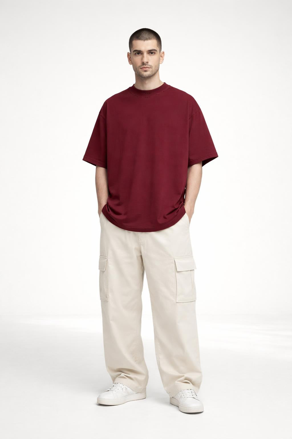 Full body view of the model wearing LIFTING CLUB DIV.01